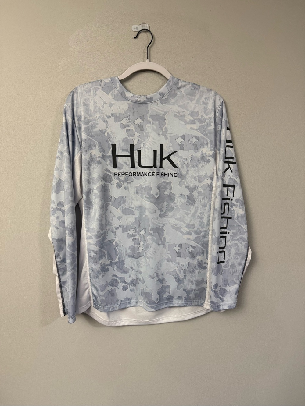 Huk Men's Long Sleeve Fishing Shirt - Light Gray Camo